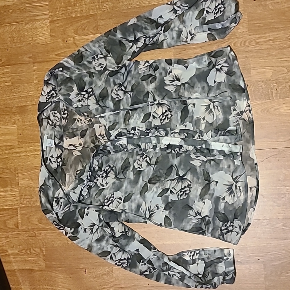 🛍  Sheer gray floral blouse Size 14